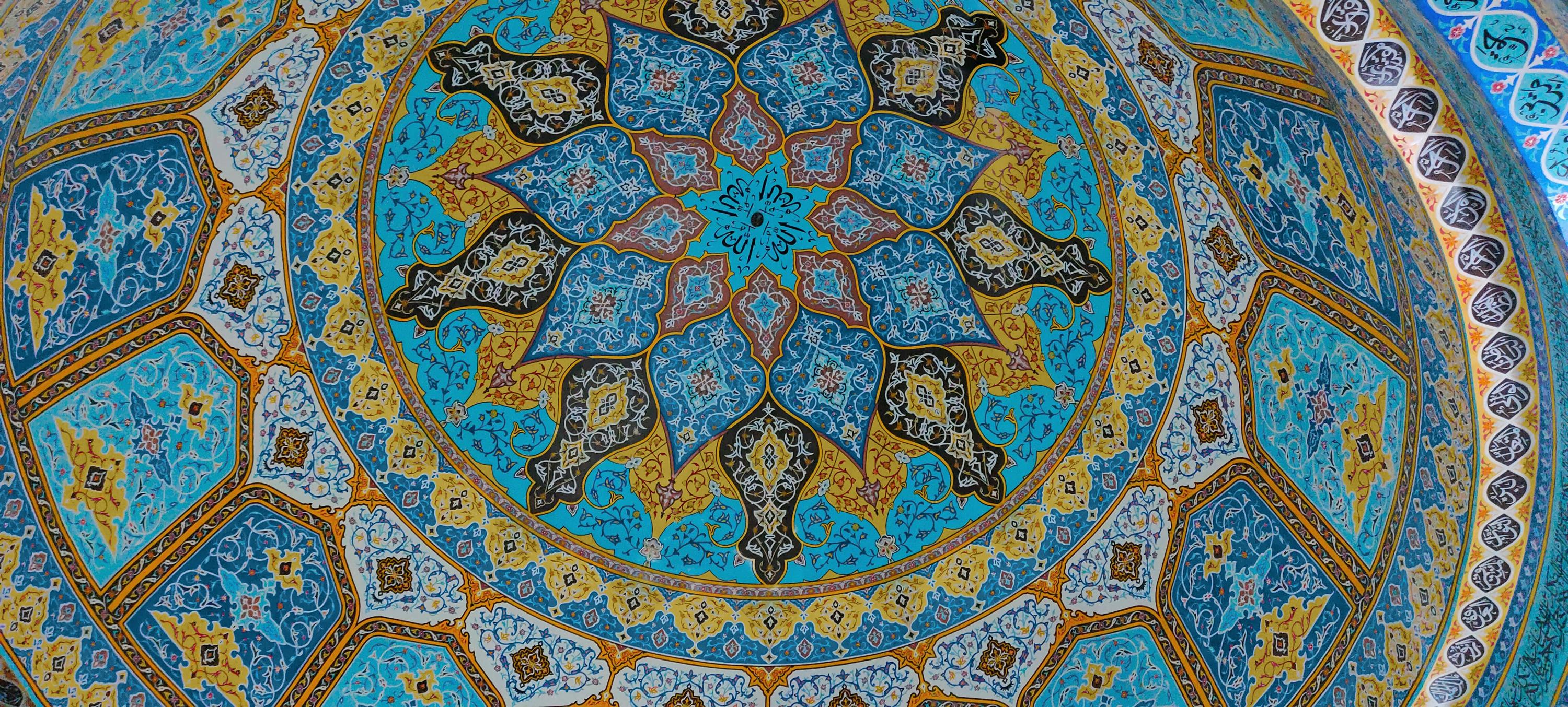 Islamic pattern symbolizing the ethical and cooperative principles of Shari'ah compliant insurance, reflecting unity, responsibility, and protection in line with Shari'ah law